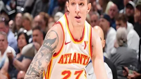 “塔图姆30分三双助力凯尔特人连胜五场，轻松战胜开拓者”