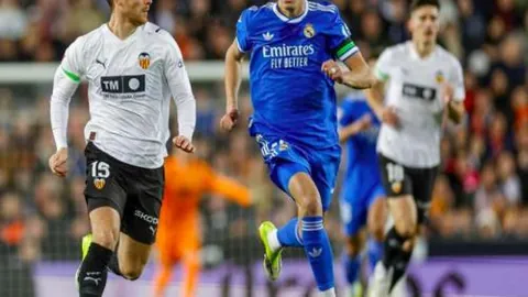 欧冠八强球员出场次数榜单：穆勒以161次出场居首，诺伊尔紧追其后